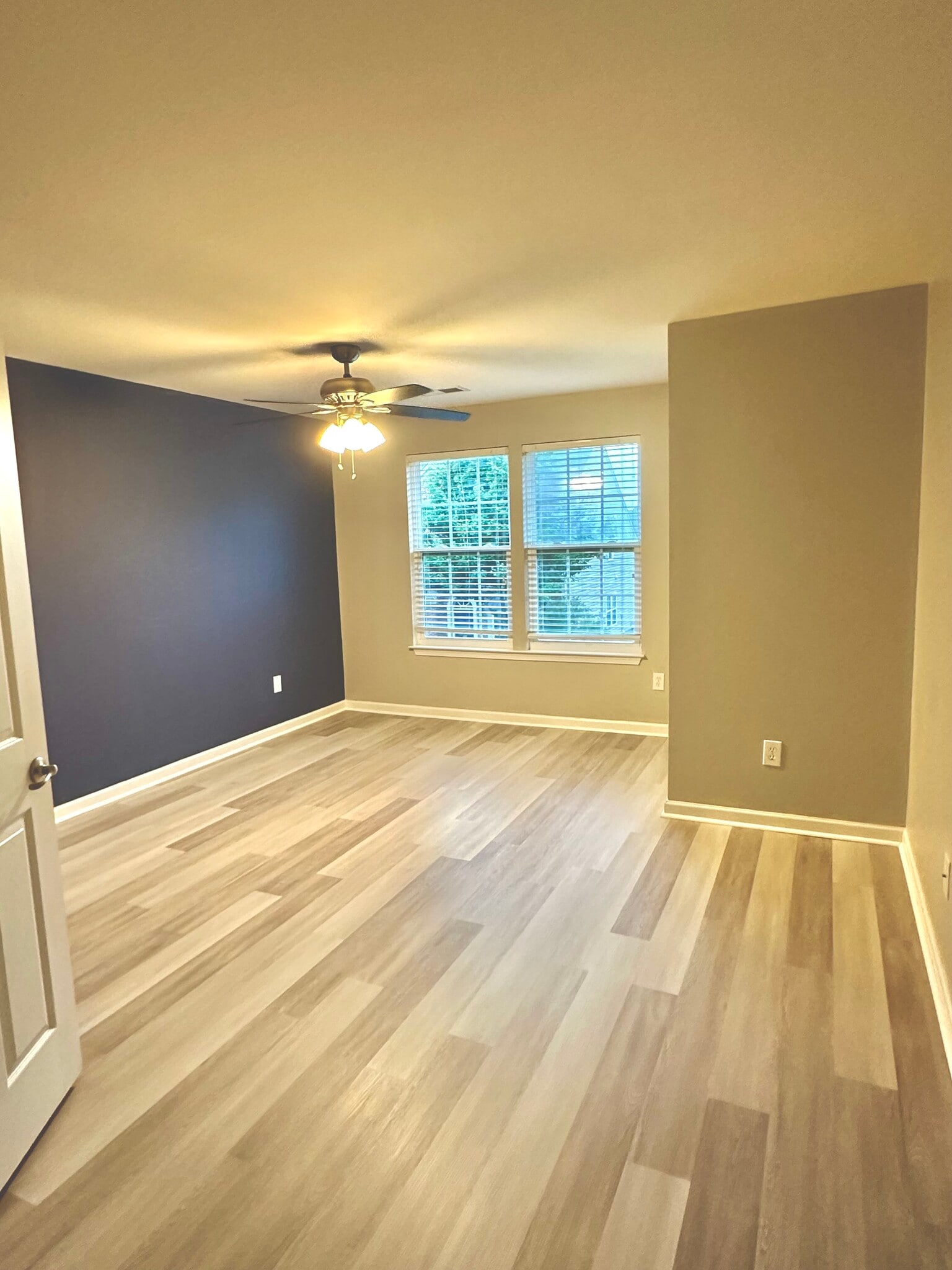 Building Photo - 415 Cedar Pines Dr