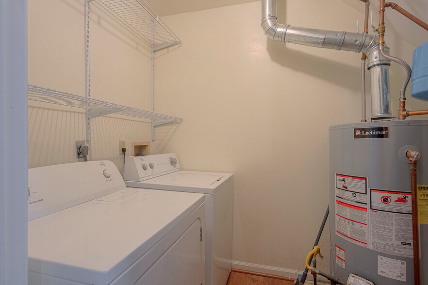 Building Photo - 852 Patrick Henry Dr
