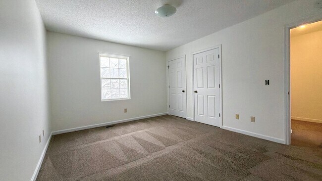 Building Photo - 23 Lexington Ct