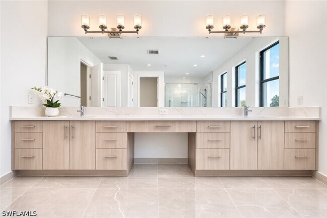 Building Photo - 12770 Woodbury Dr