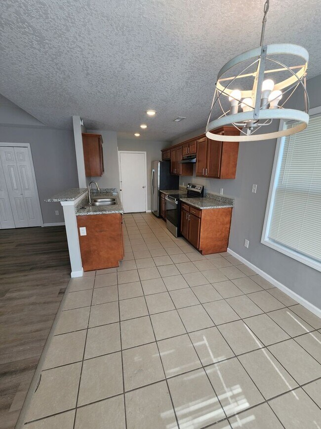 Building Photo - 7110 SW Greenview Dr