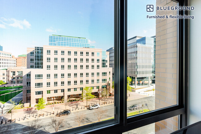 Building Photo - 3444 Fairfax Dr