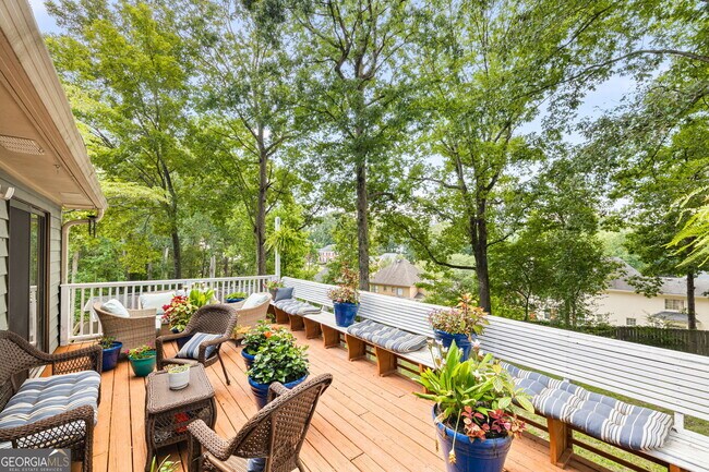 Building Photo - 2076 Lake Ridge Terrace