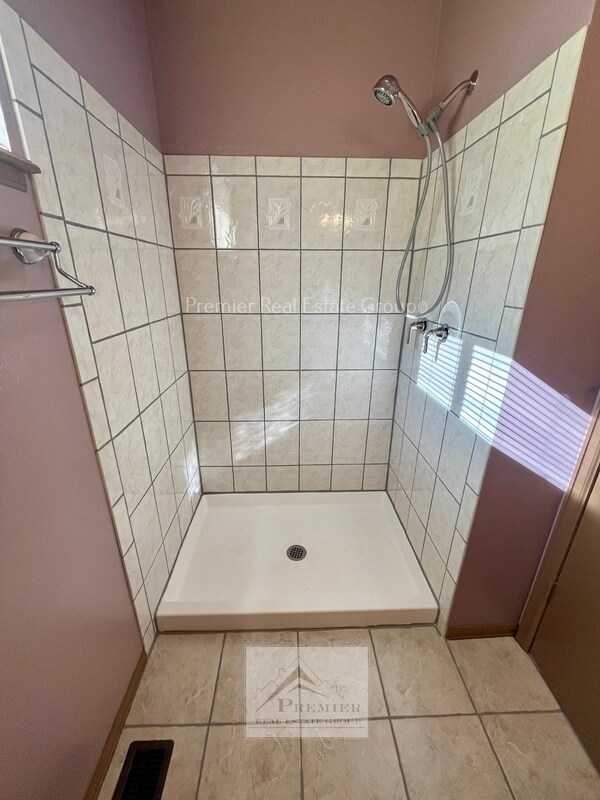 Building Photo - 3610 Sedgewood Way