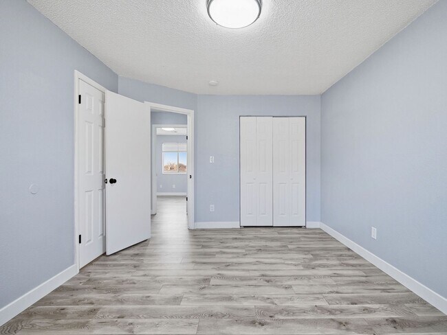 Building Photo - Palisade Perfection: Remodeled Condo Steps from Downtown!