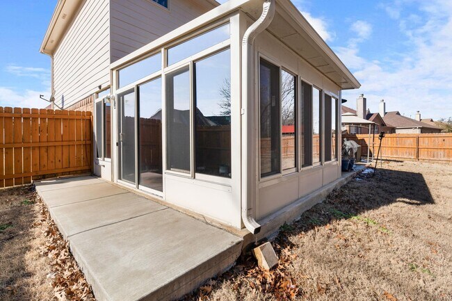 Building Photo - 7911 Pinefrost Ln