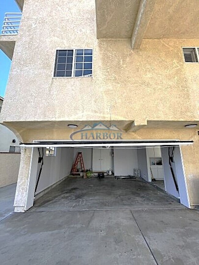 Building Photo - Beautifully Updated 3-Bed, 2-Bath Townhome