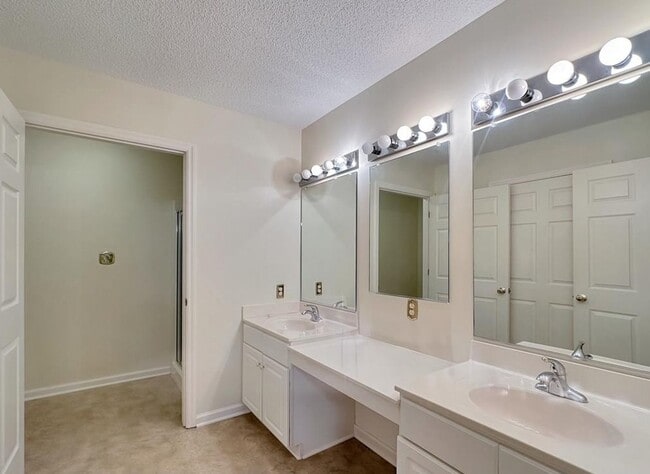 Building Photo - Beaver Creek Condo Enjoy Living at it's Fi...
