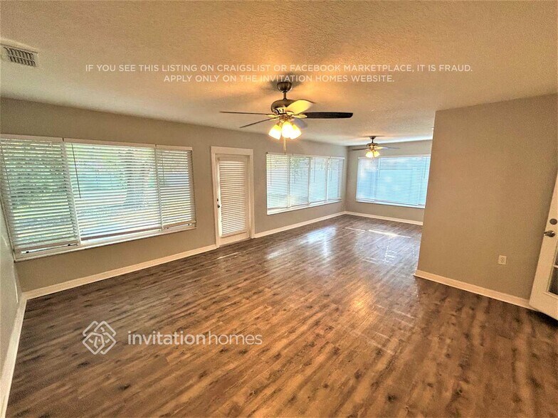 Building Photo - 3035 Weston Pl