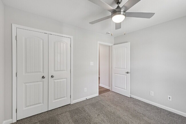 Building Photo - 383 Kingland Ln