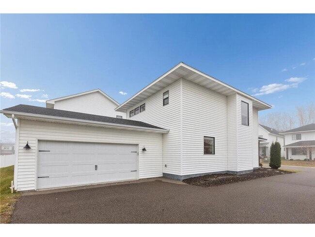 Building Photo - 8689 Deerwood Ln N