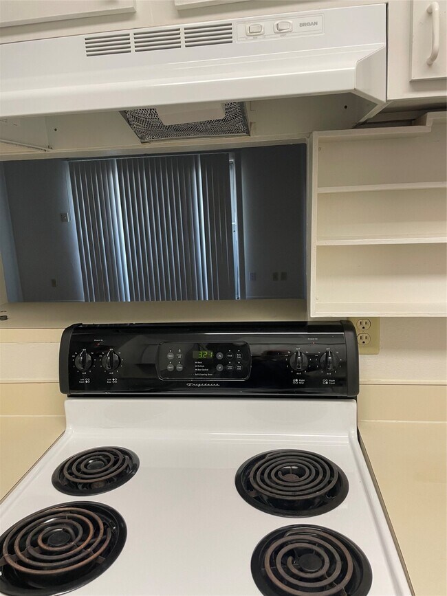 Building Photo - 8419 Hearth Dr