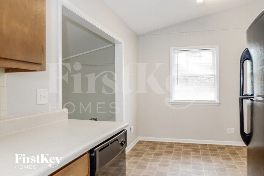 Building Photo - 5106 S Grand Ave