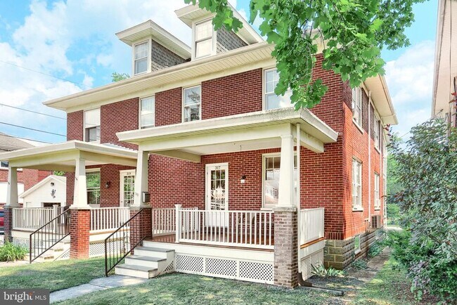 Building Photo - 317 N Stratton St