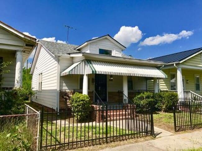 Building Photo - 2 bedroom house in Church Hill! Central air, yard, all electric and laundry!