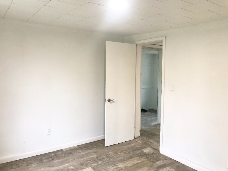 Building Photo - G2201 Utley Rd