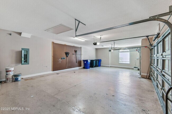 Building Photo - 263 Stonewell Dr