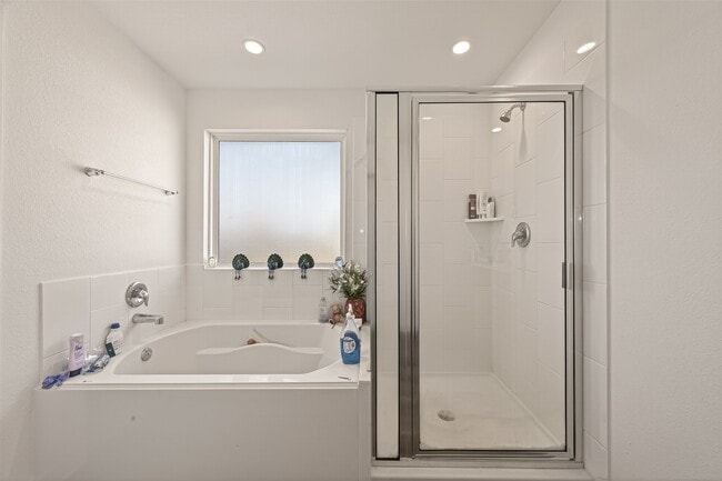 Building Photo - 1102 Rayburn Dr