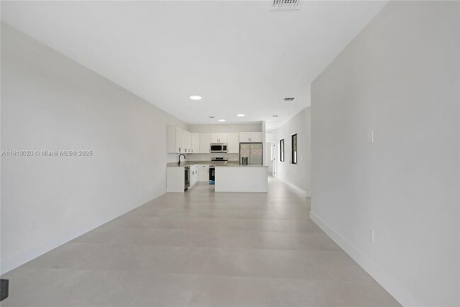 Building Photo - 4303 E 8th Ct