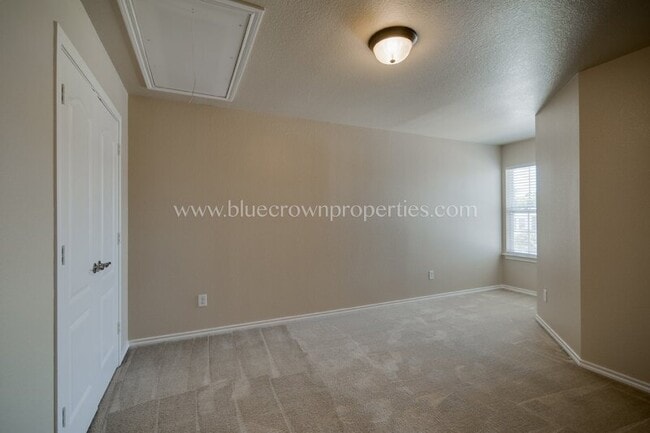 Building Photo - 706 Parkplace Ridge