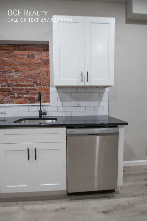 Building Photo - Modern Brewerytown Two Bedroom / Two Bathr...