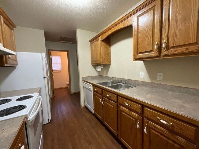 Building Photo - Newly renovated 2BR/1BA apartment in Joplin, MO near MSSU campus