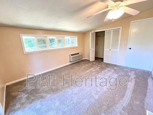 Building Photo - 44 Billingsley Dr