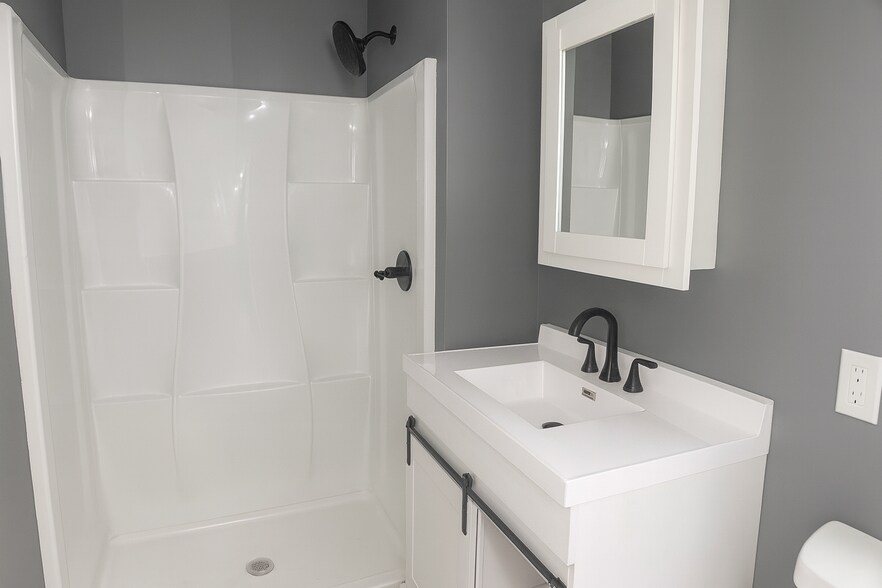 Building Photo - 620 1st Ave