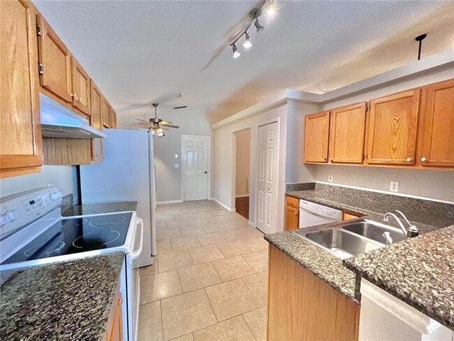 Building Photo - 443 Lancers Dr