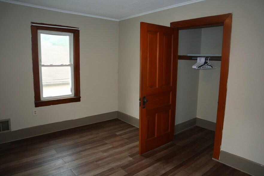 Building Photo - 322 Pike Run Dr