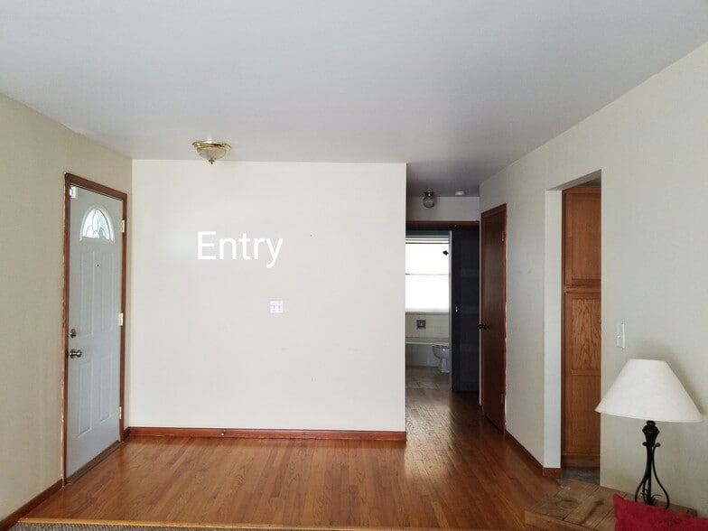 Building Photo - 118 Chanticleer Ln NE