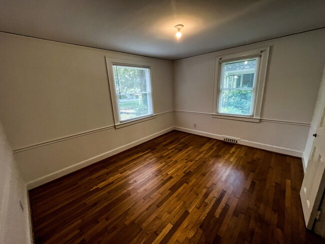 Building Photo - Gorgeous Greensboro 3 Bedroom 2 Bathroom H...