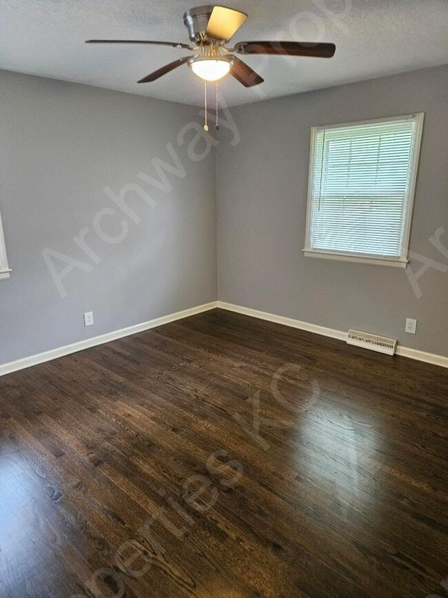 Building Photo - 7508 Maple Ave