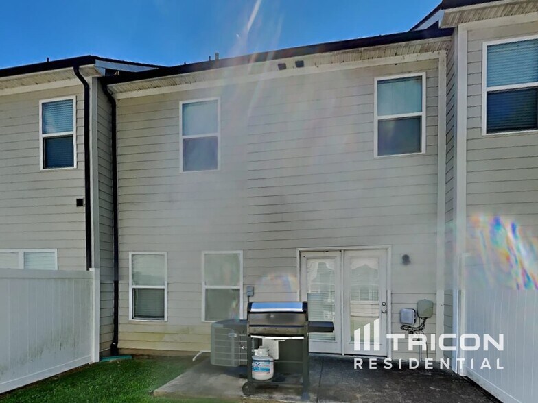 Building Photo - 409 Riverwood Ct