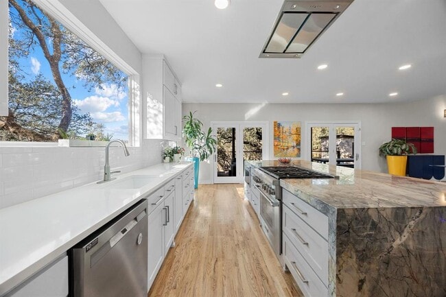 Building Photo - 5600 Blueridge Ct