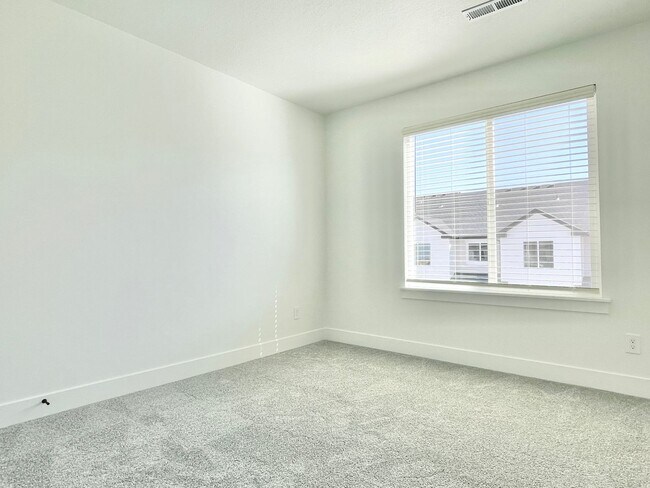 Building Photo - 4411 W Monument Peak Dr