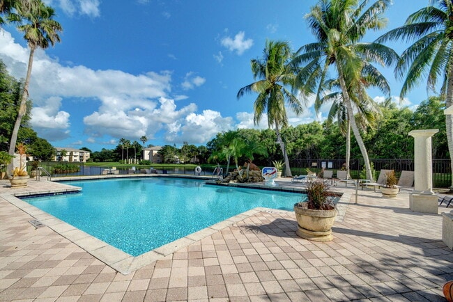 Building Photo - 1100 Crestwood Ct S