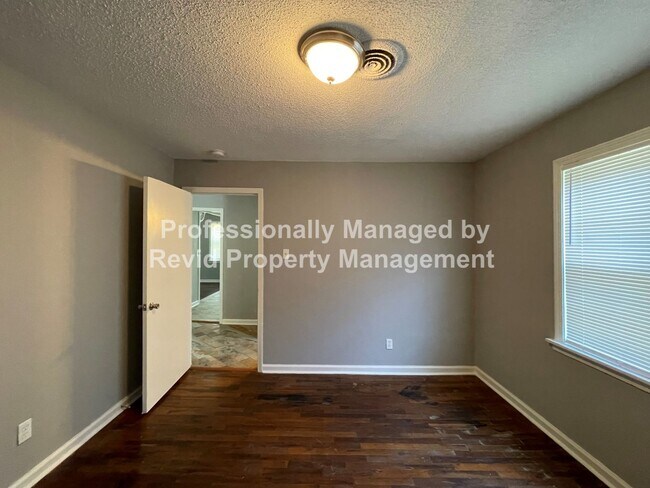 Building Photo - Charming Home for Rent in Memphis!!