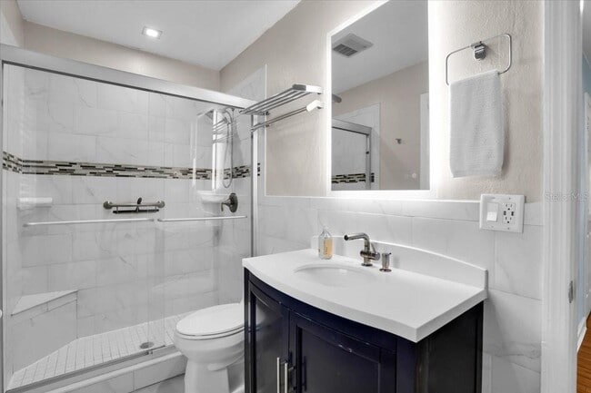 Building Photo - 101 Pompano Dr SE