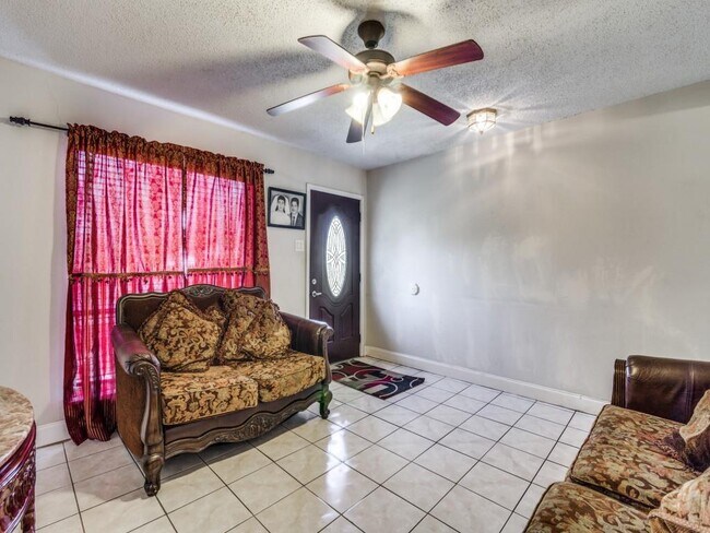 Building Photo - 1406 Ridgecrest Dr