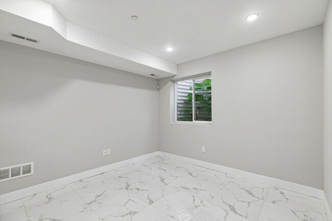 Building Photo - 1845 A St