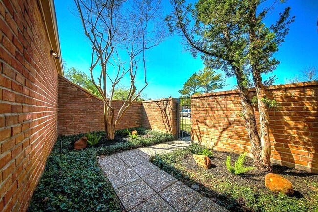 Building Photo - 2303 Cherry Bend Dr