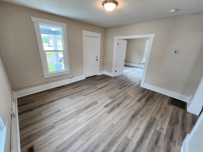 Building Photo - Spacious 3-Bedroom, 1-Bathroom Home AVAILABLE NOW!!