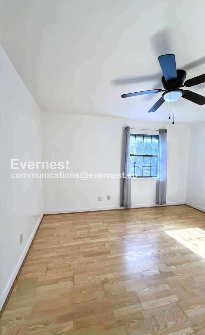 Building Photo - 6004 Graston Ave