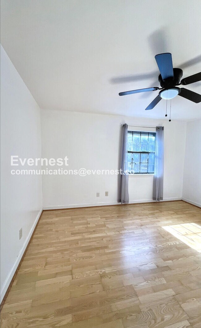 Building Photo - 2 Bed/1.5 Bath Townhome with Fenced Yard / Pet-Friendly / Available Now!