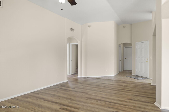 Building Photo - 11005 W Seldon Ln
