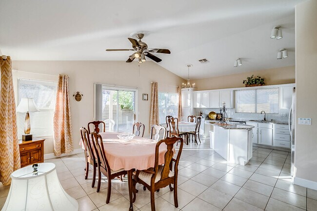 Building Photo - 4385 E Campo Bello Dr