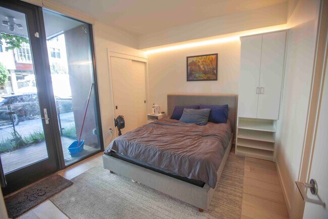 Building Photo - 2022 New Built Luxurious 2BR2BA Potrero Hi...
