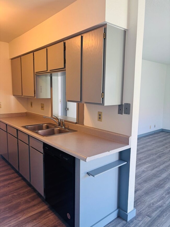 Building Photo - 3BR condo w/ garage & private yard