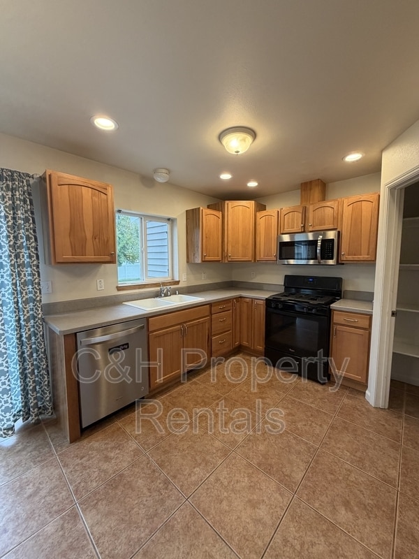 Building Photo - 406 1st St SE